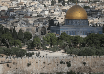 Pemukim Kibarkan Bendera di Al-Aqsa