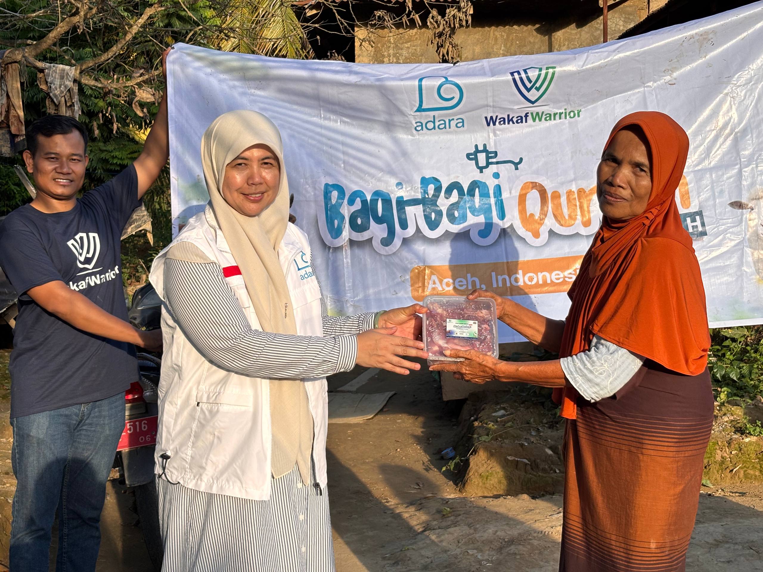 Maryam Rachmayani, Direktur Utama Adara salurkan Bagi-Bagi Qurban di Aceh Tamiang.