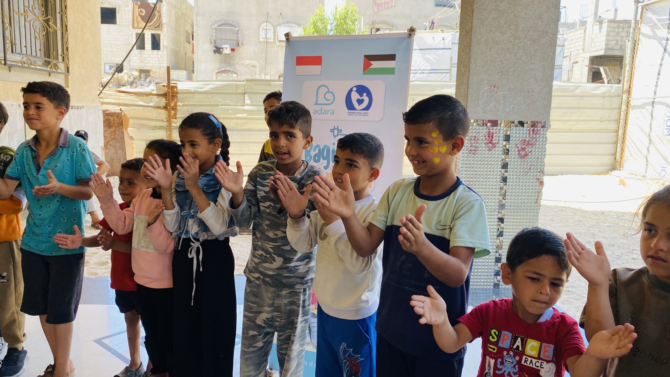 Suasana gembira anak-anak Gaza menerima Hadiah Hari Raya.