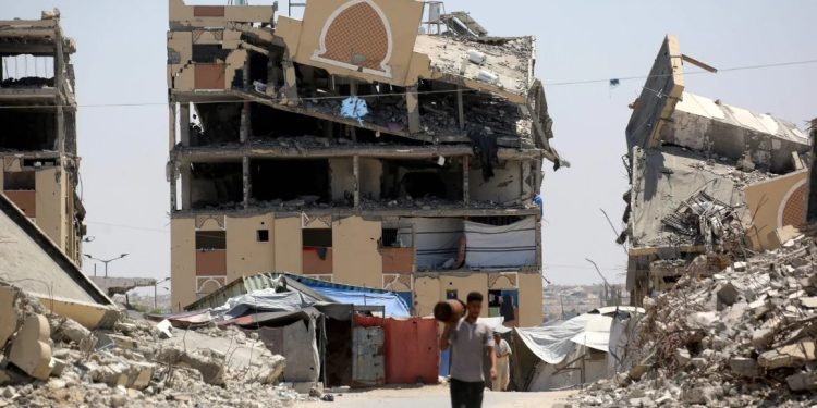 Tim Penyelamat Gaza Evakuasi Jenazah dari Reruntuhan