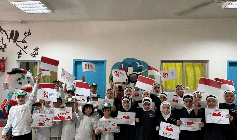 Para penghafal Palestina merayakan HUT ke-81 RI di markaz Al-Qur'an binaan Sahabat Adara.