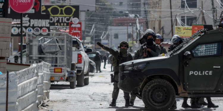 Larangan Masuk Al-Aqsa Sasar Warga Palestina
