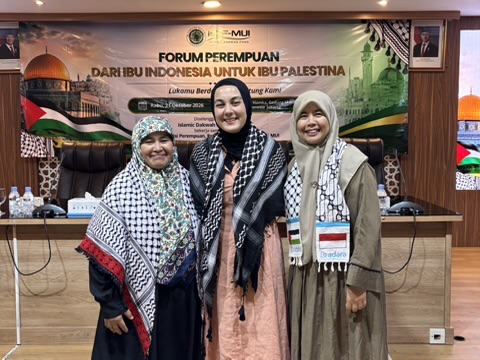 Maryam Rachmayani (Dewan Pengarah Global Peace Convoy Indonesia) bersama Maimon Herawati (Koordinator Global Peace Convoy Indonesia) dan Sumeyra Akdeniz Ordu (Steering Commitee Global Sumud Flotilla), sebagai delegasi Global Sumud Flotilla 2025.