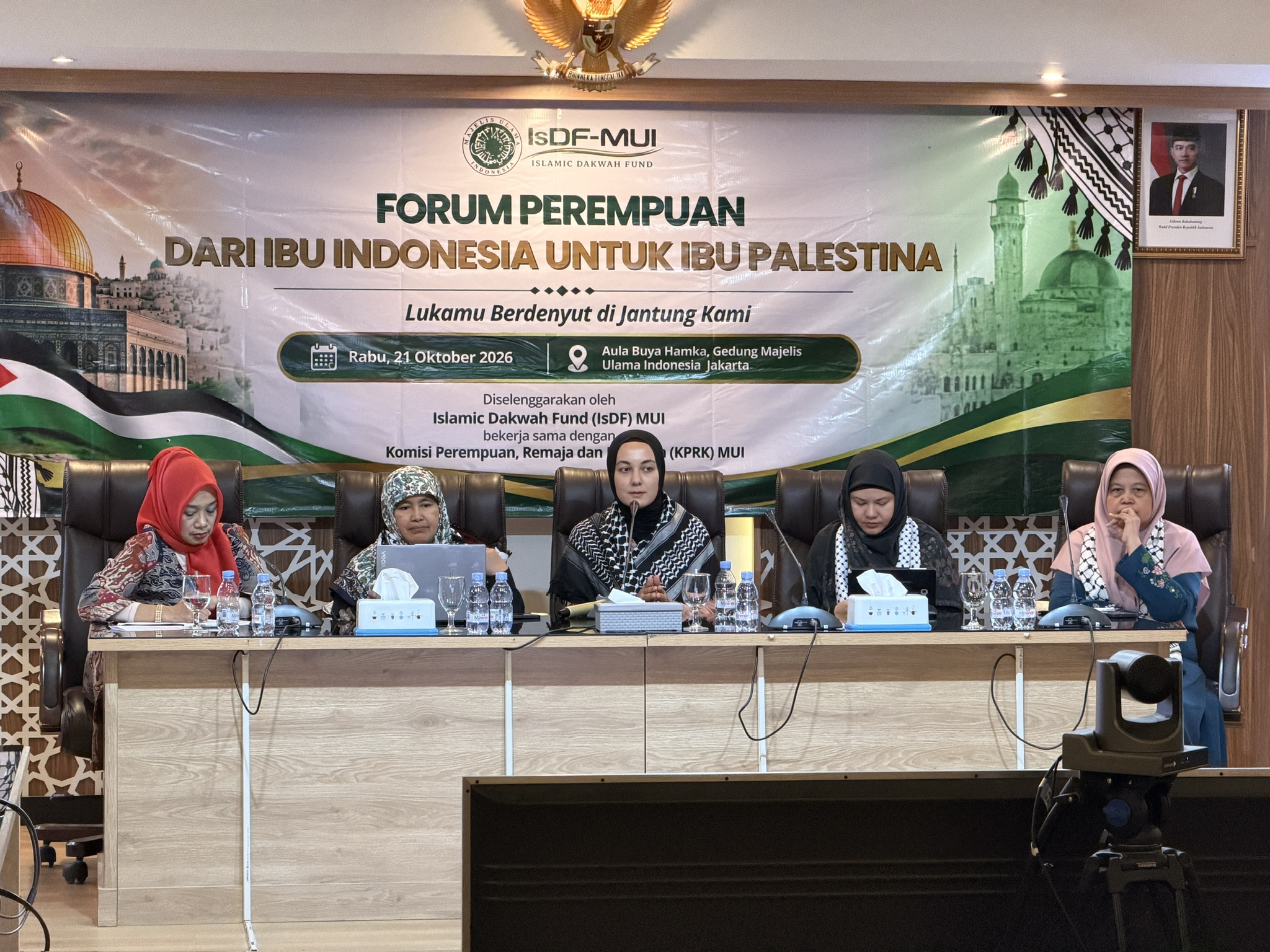 Dialog Forum Perempuan bersama Maimon, Sumeyra, Annisa, dan Nurjanah.